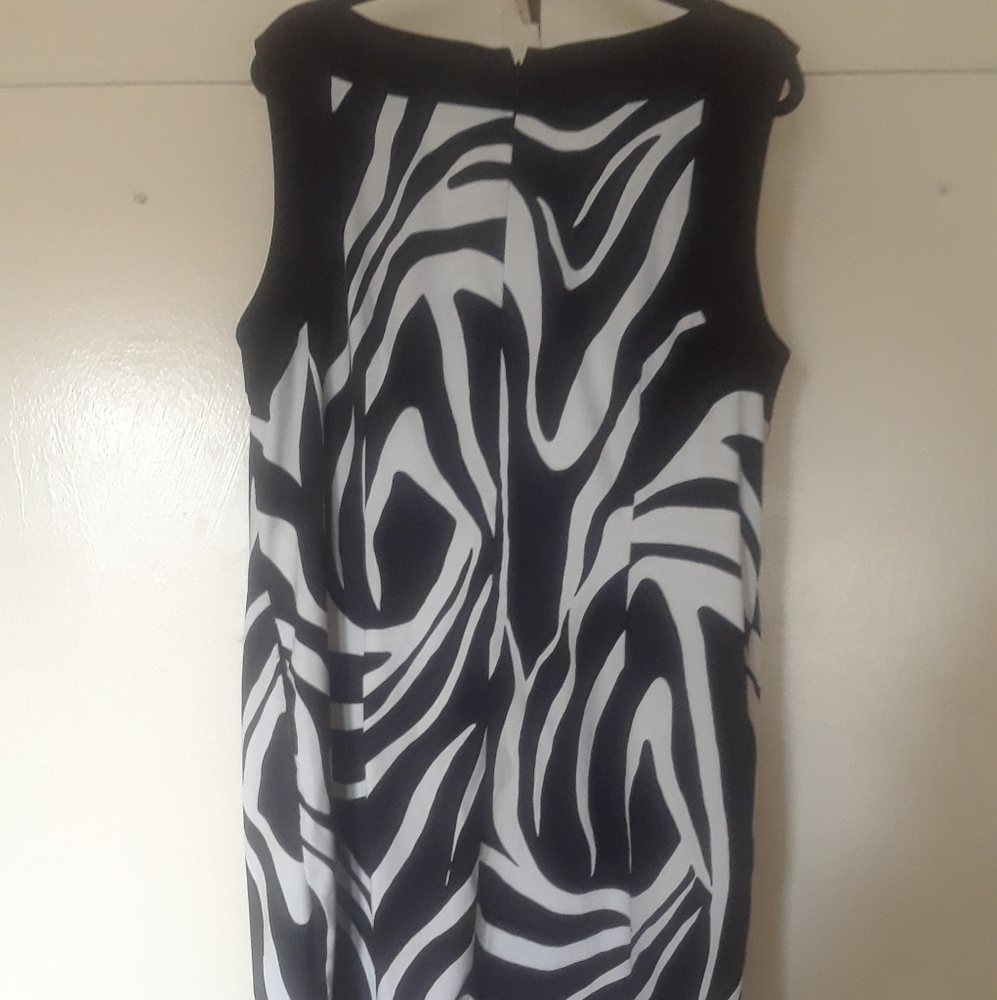 Dress - Picture 2 of 2
